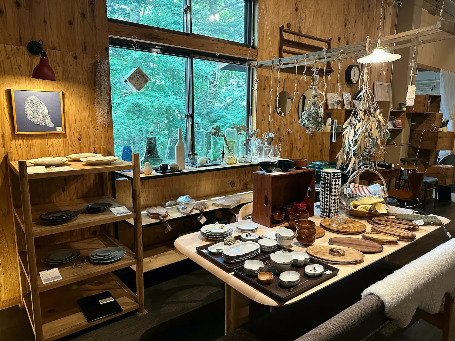 お店のインテリアとしての逸品 インテリアに囲まれ至福のひと時。御代田町の隠れ家カフェ「pace