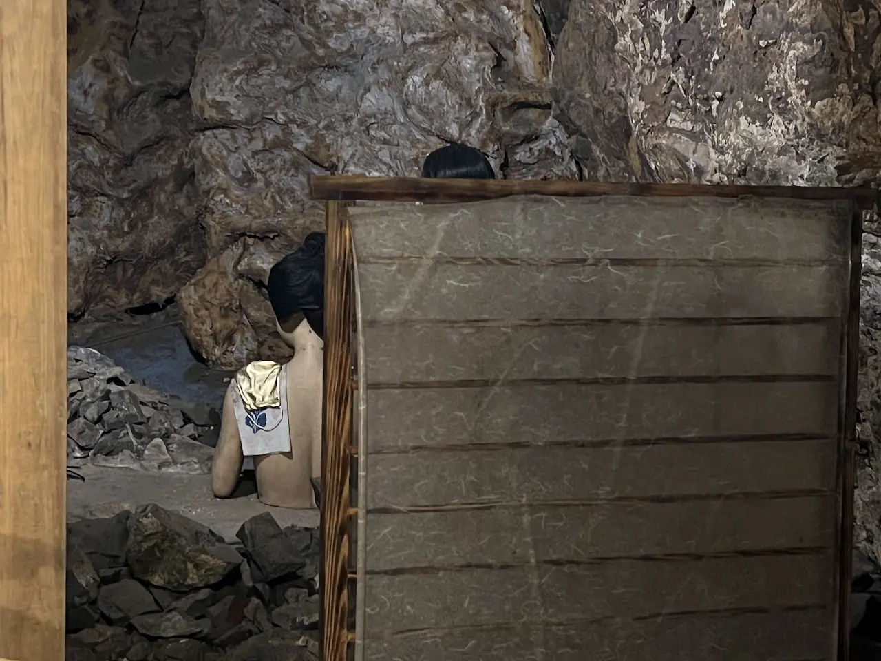 土肥金山 砂金  53粒 ケース付きストラップ付 砂金採りに挑戦！西伊豆・土肥金山で貴重な体験や見学を楽しもう