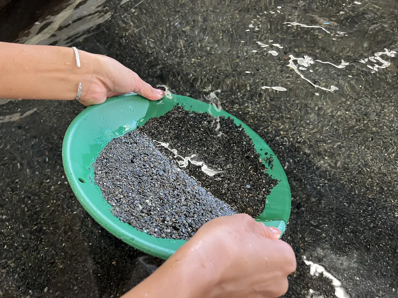 土肥金山 砂金採り体験 200粒 土肥】土肥金山（砂金採り体験と金山の歴史）｜堂ヶ島ニュー銀水