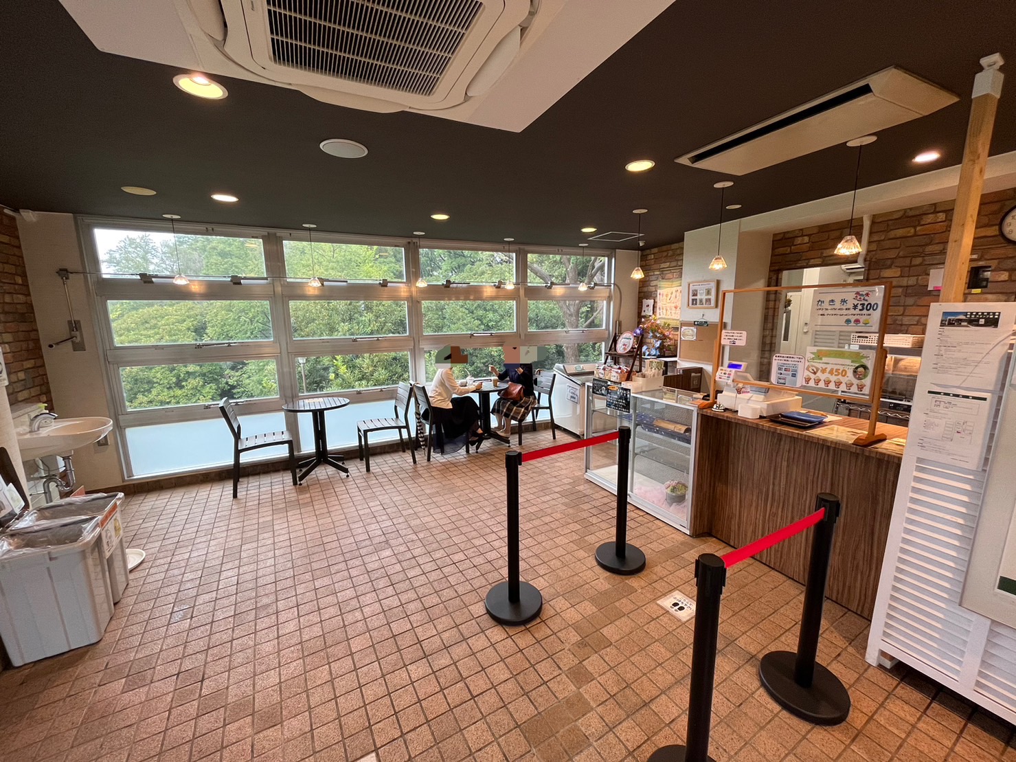森のテラスカフェ店内