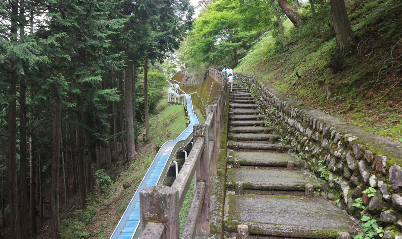 すべり台登り