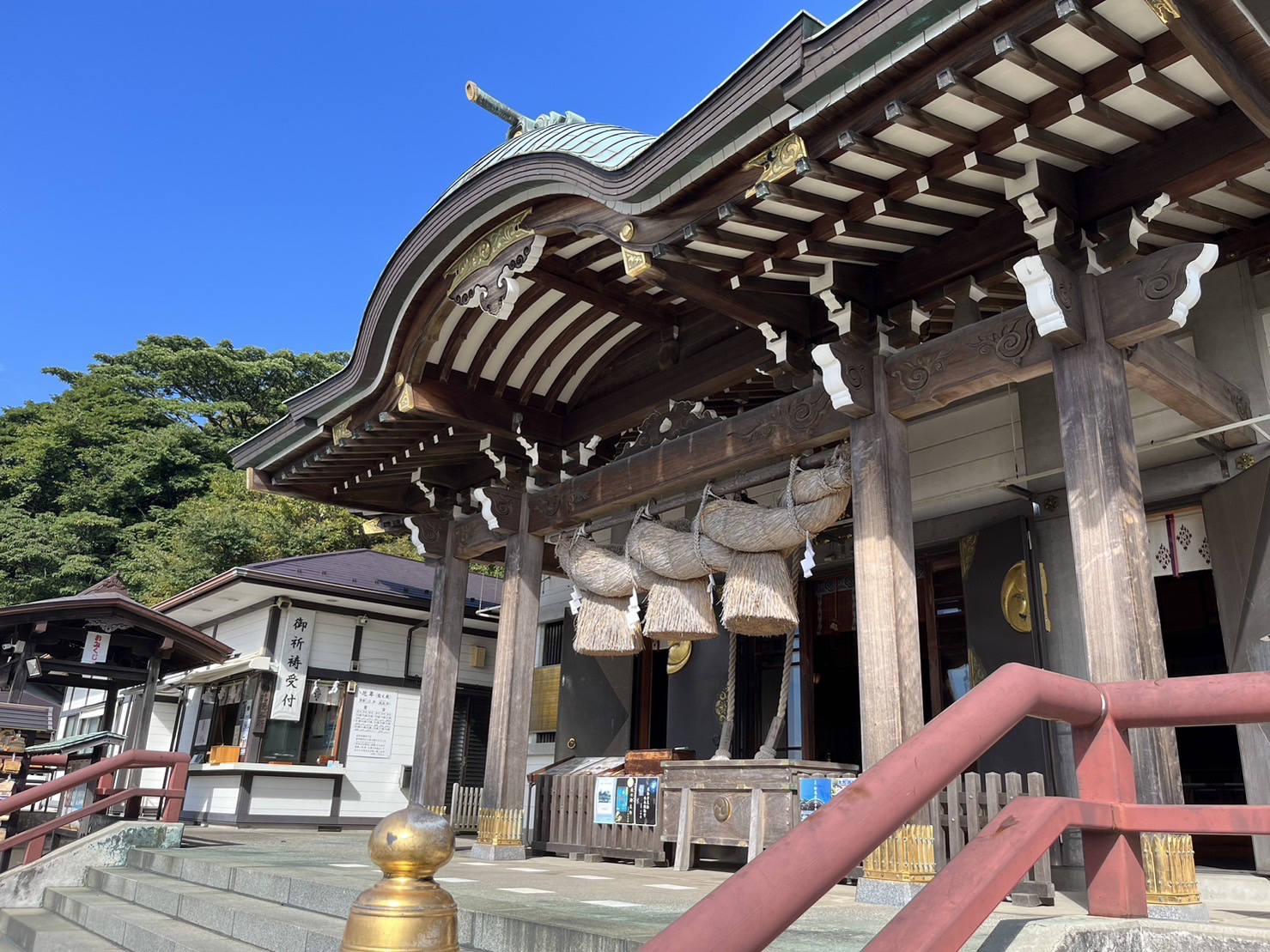 本殿横から