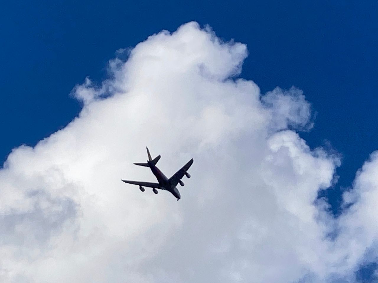 飛行機のシルエット