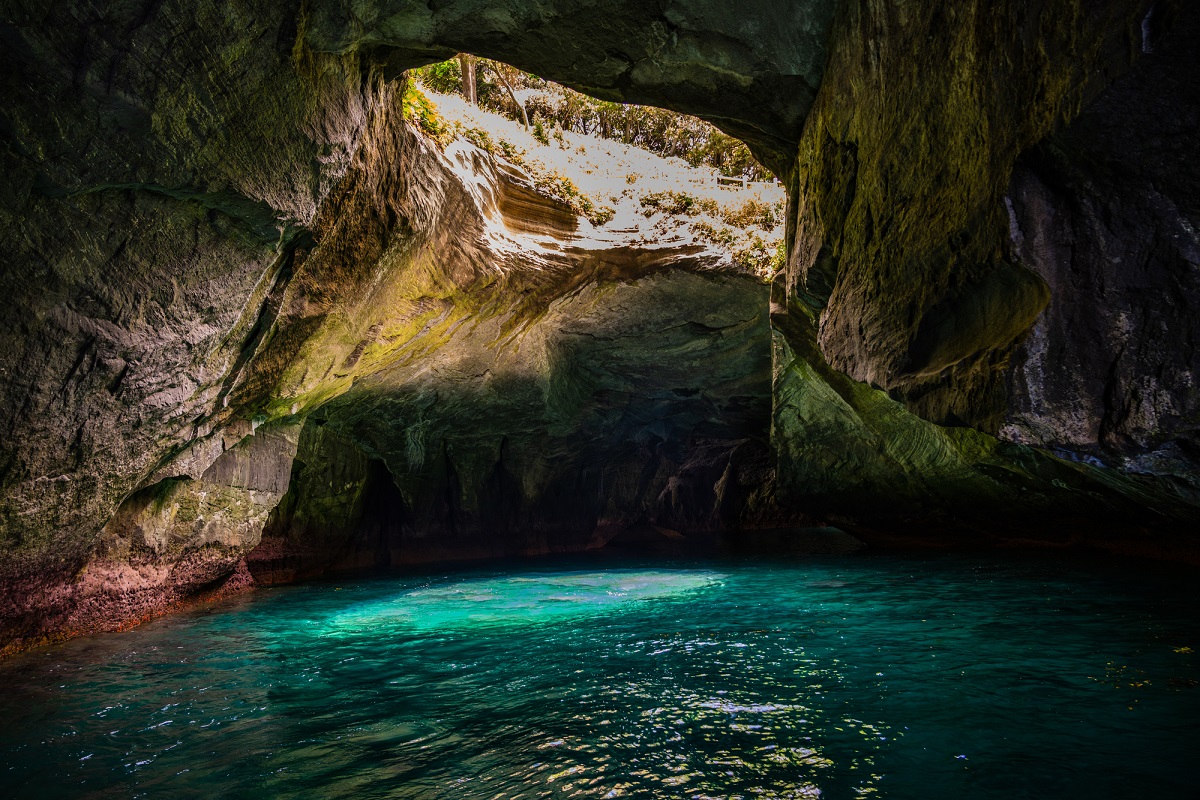 堂ヶ島(天窓洞)を訪れるバスツアー