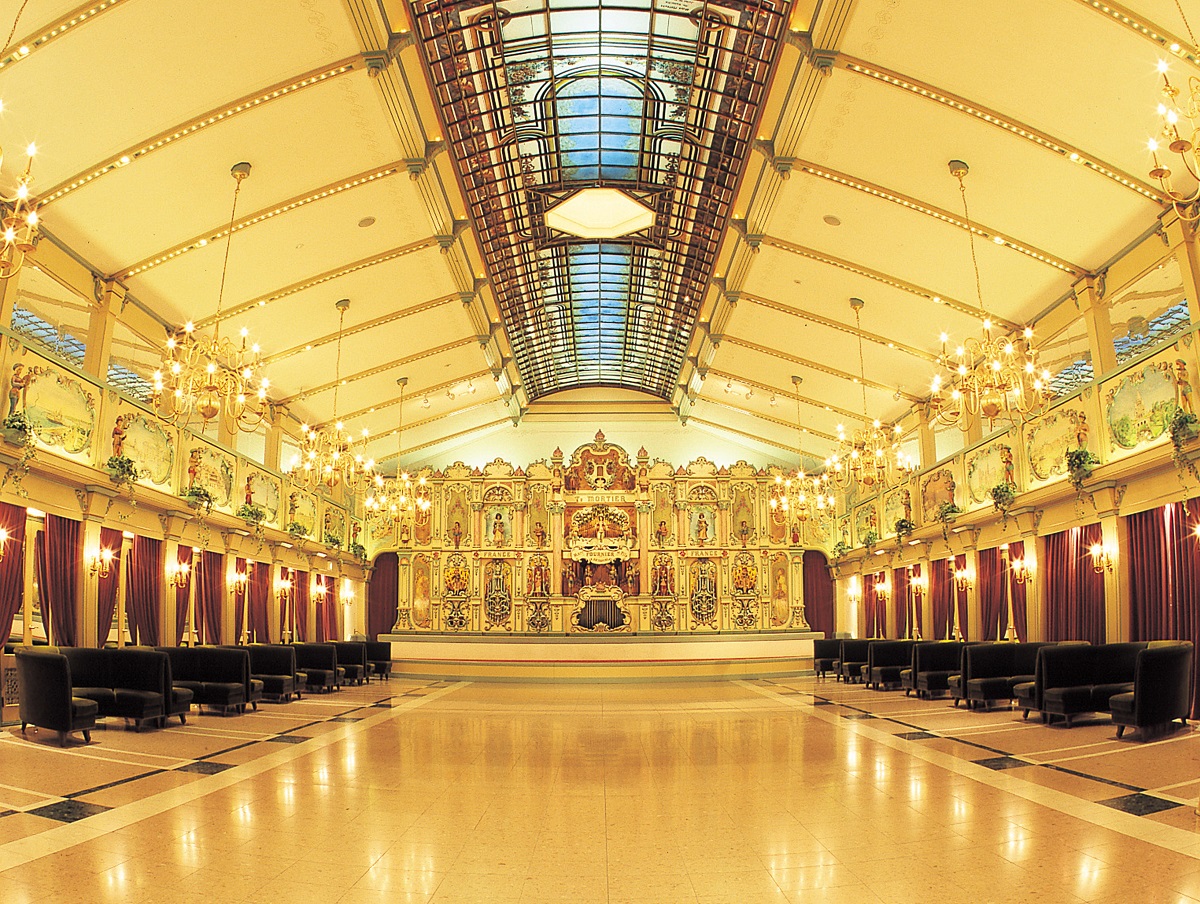 河口湖オルゴールの森を訪れるバスツアー