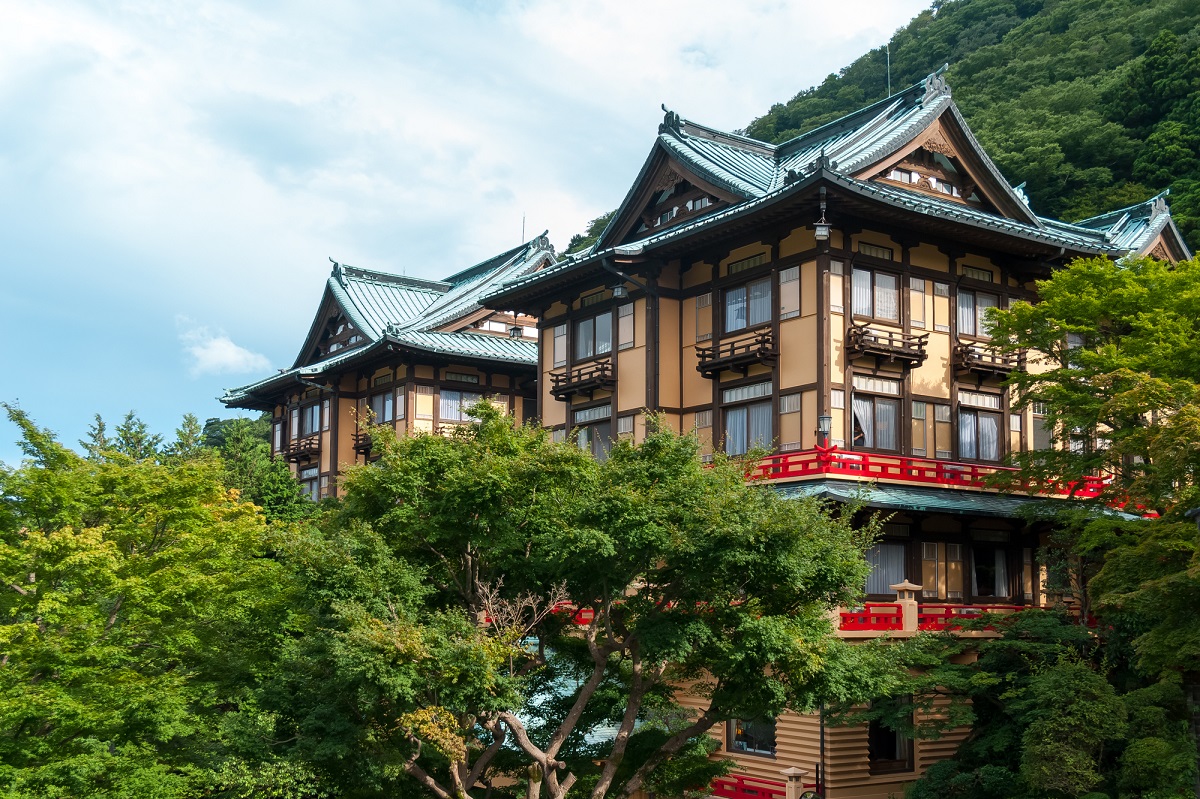 富士屋ホテルを訪れるバスツアー