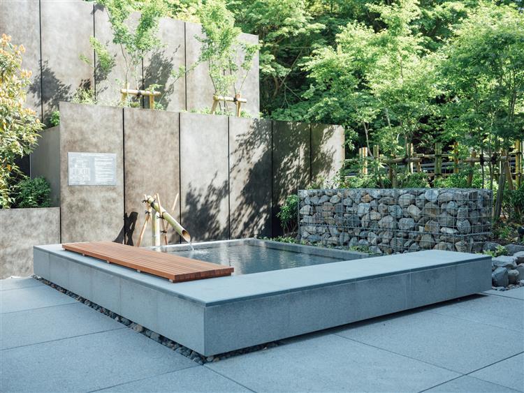 万葉公園の無料の足湯