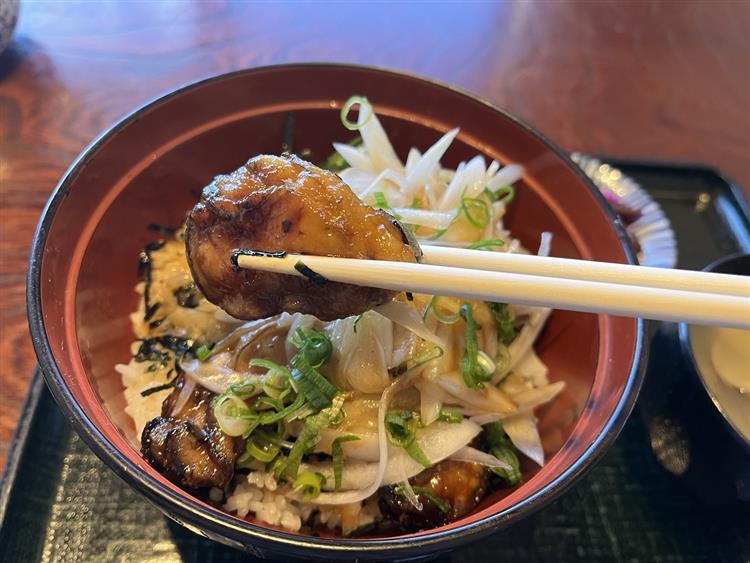 山本亭のカキカバ丼
