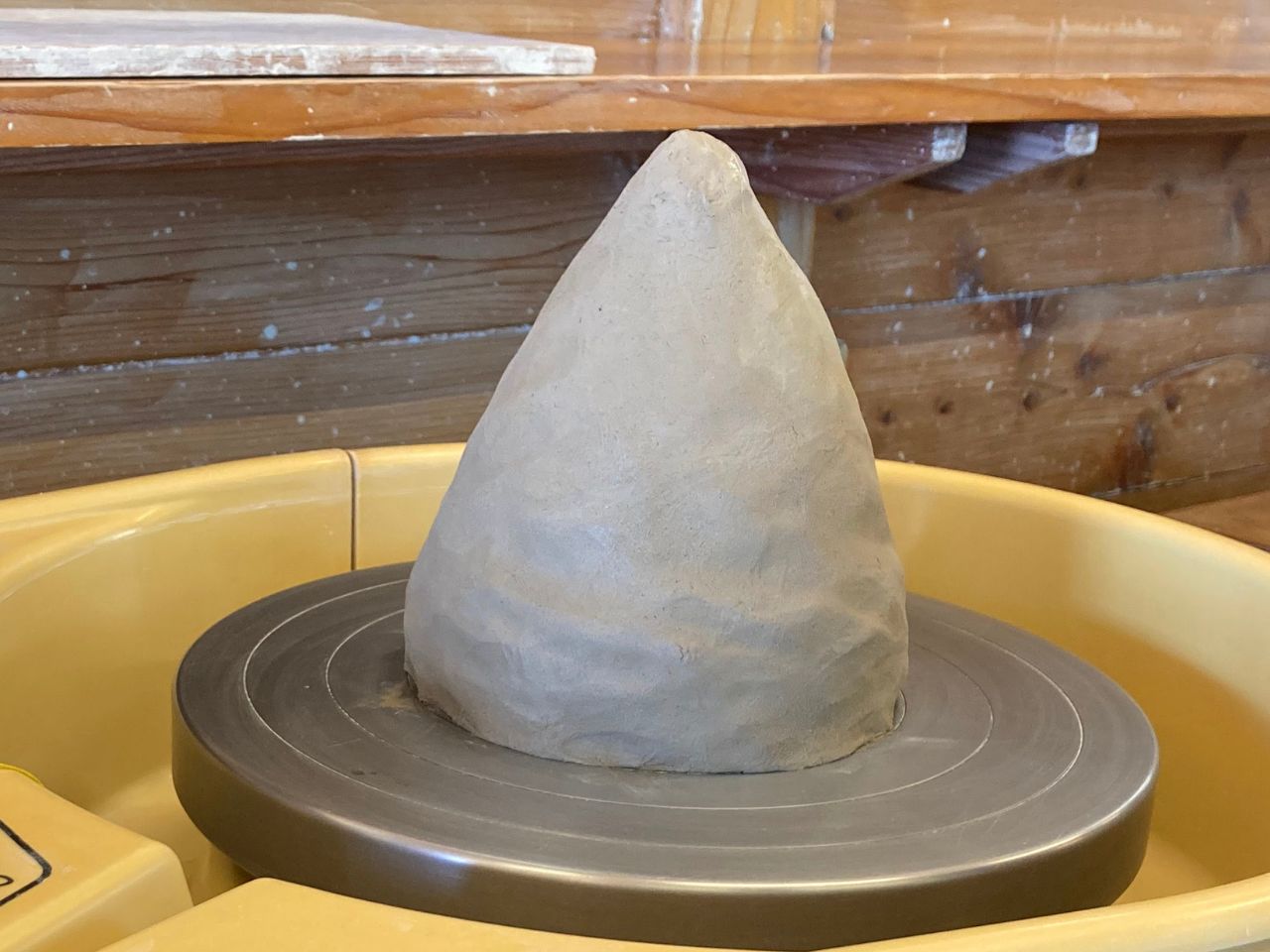 ろくろで使用する陶芸用粘土