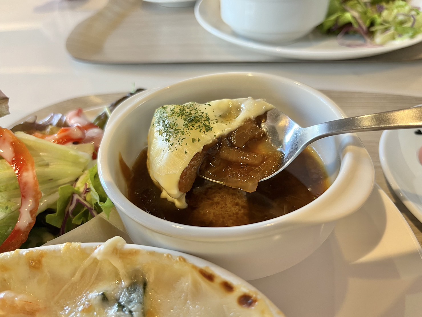 セットのオニオングラタンスープ