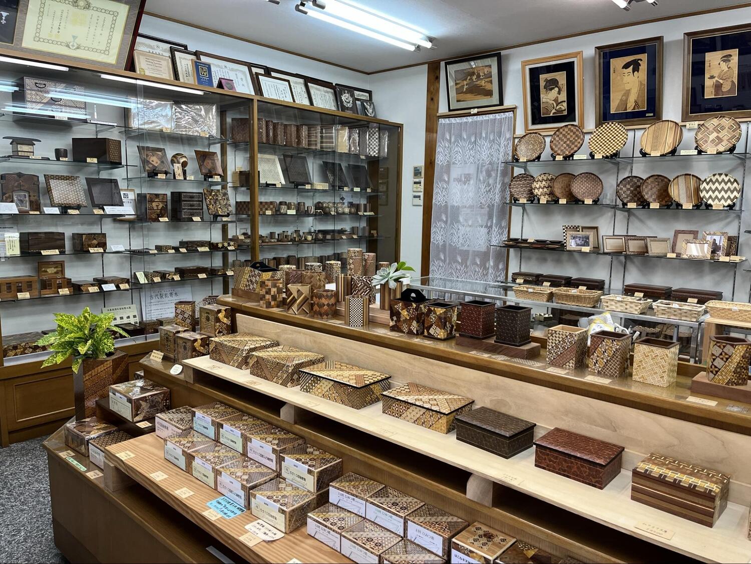 本間寄木美術館