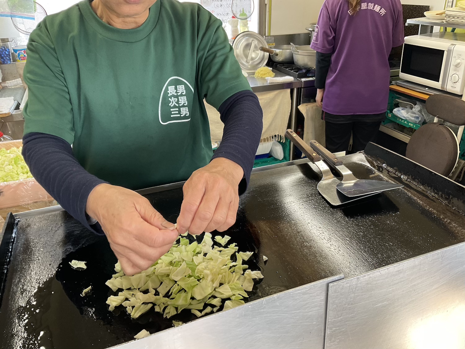 田中屋製麺所　鉄板前