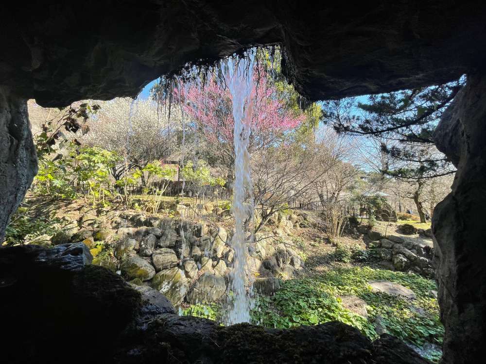 梅見の滝裏側