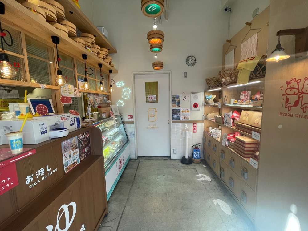 熱海ミルチーズ店頭