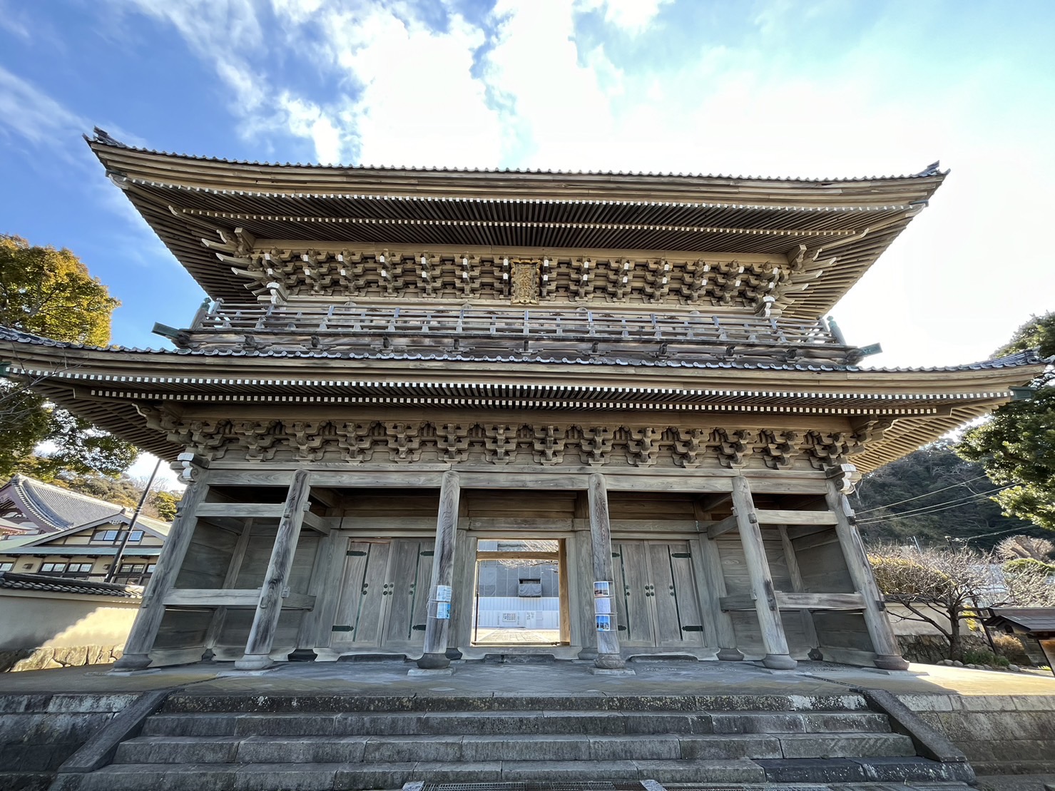 光明寺の山門