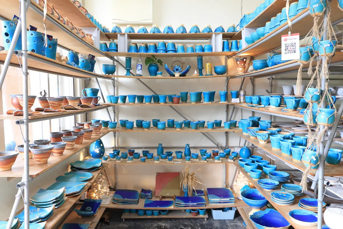 沖縄の青い海を、そのまま自宅の食卓に「うるま陶器」で見つけた