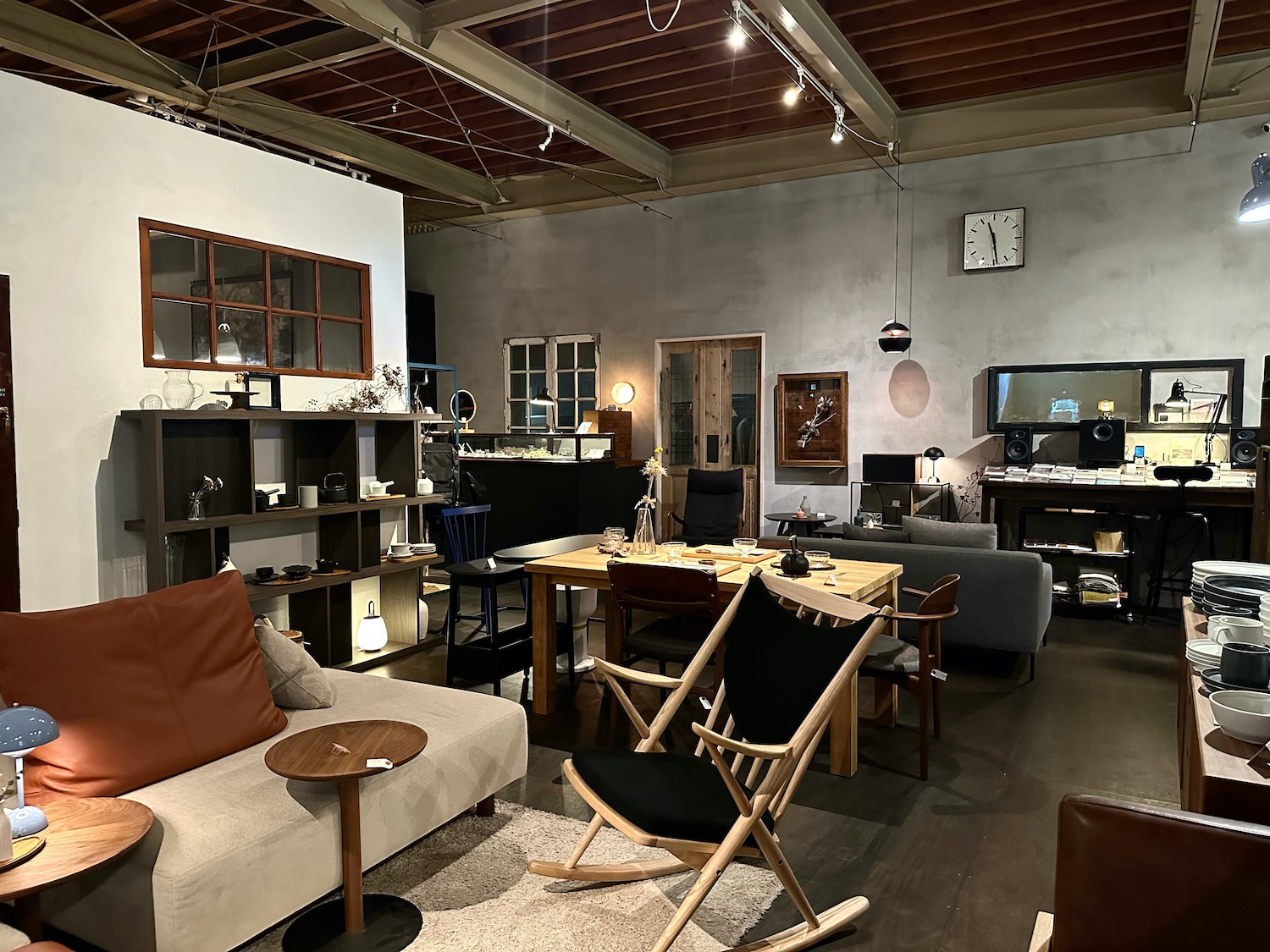 pace around　店内