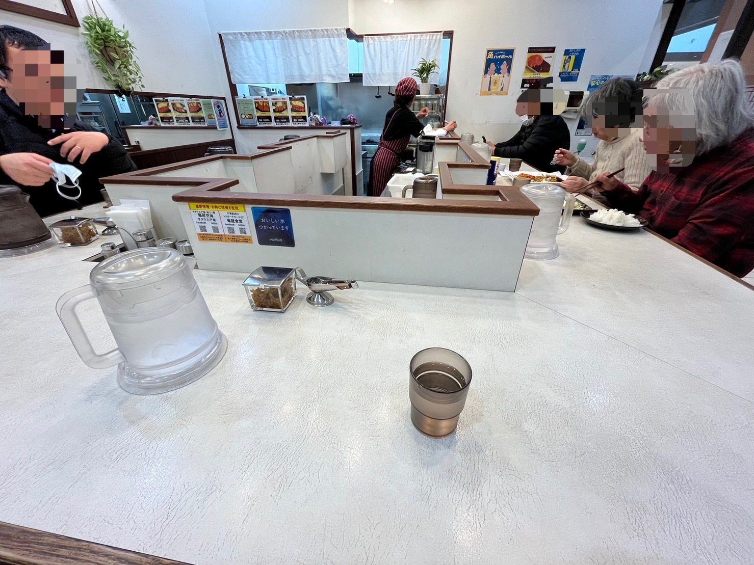 カウンター席