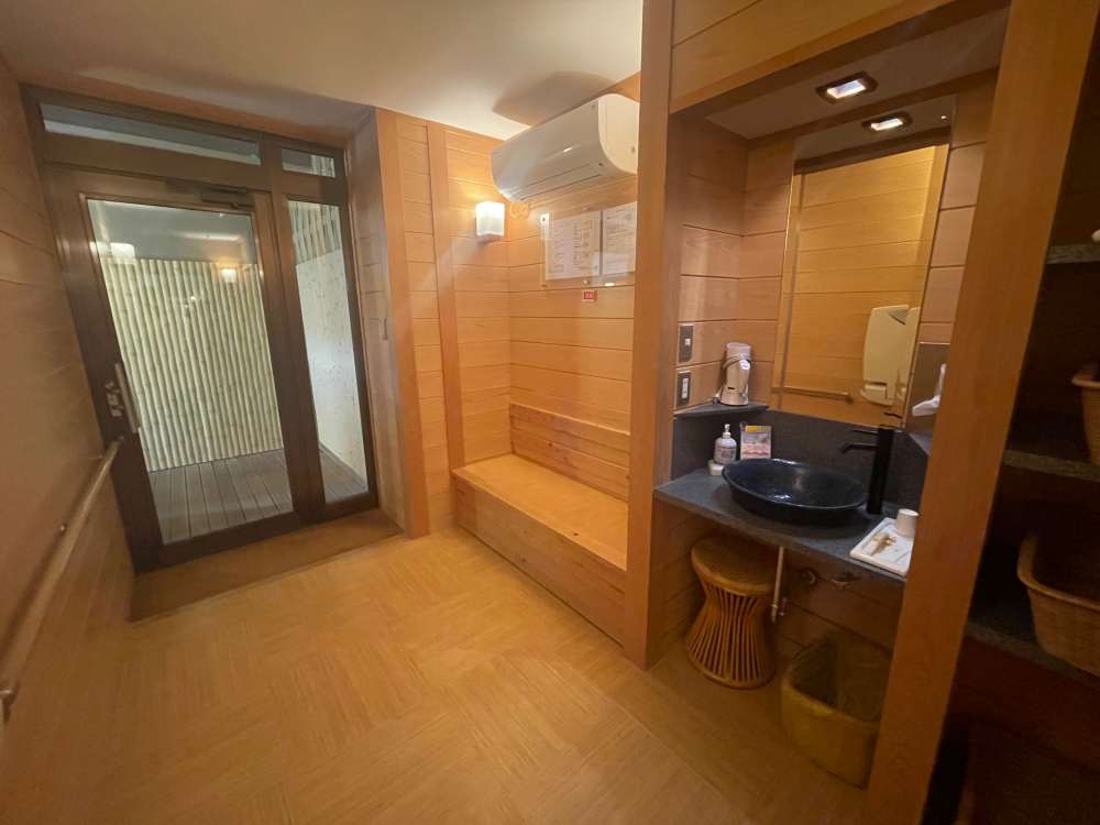 貸切風呂の脱衣所