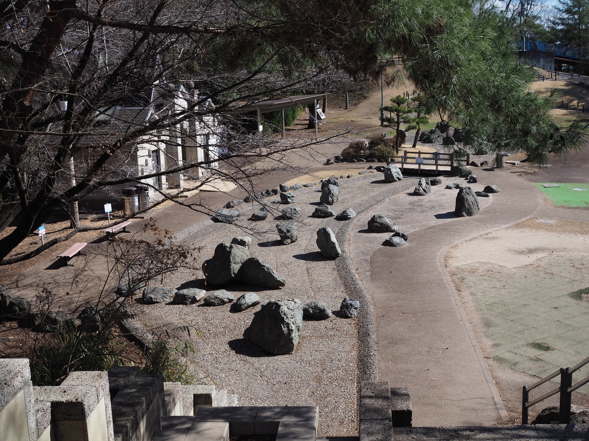 八幡山公園水路