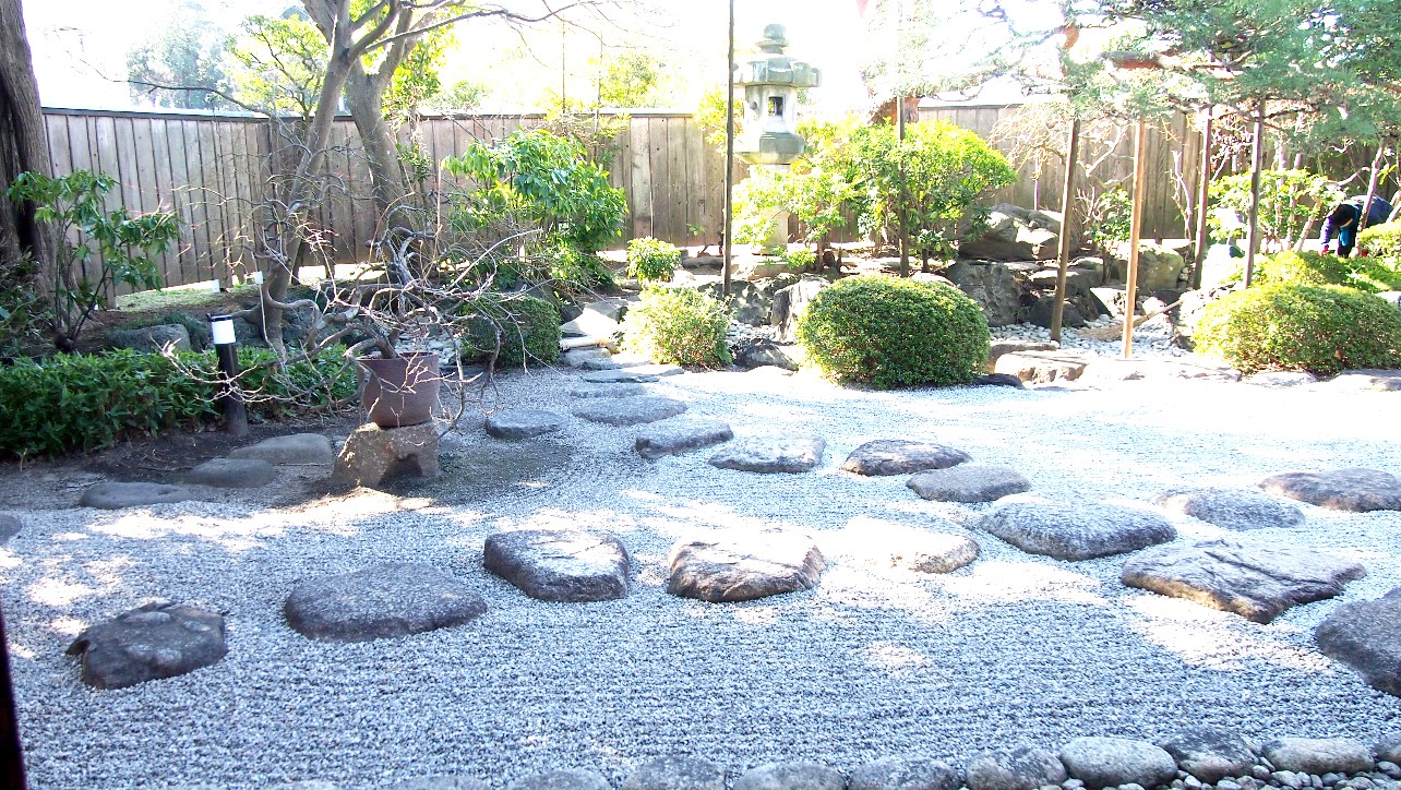 一茶双樹記念館の庭園2