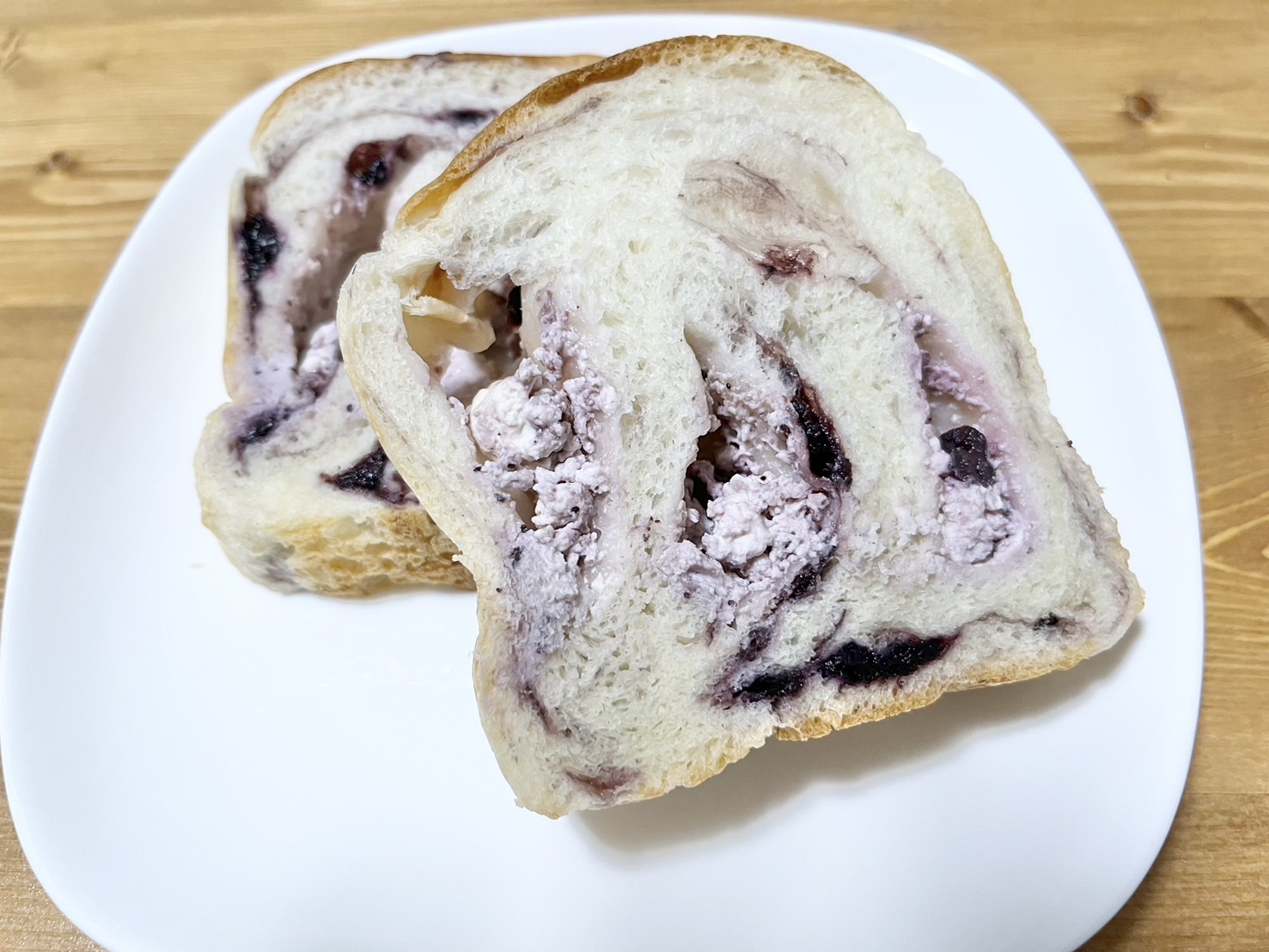 ブルーベリーとクリームチーズのパン