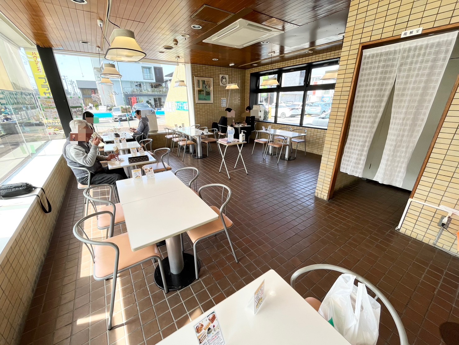 カフェラサール店内