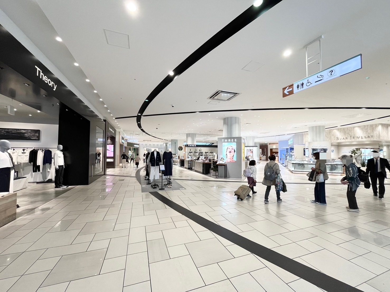 テラスモール湘南店内の様子①