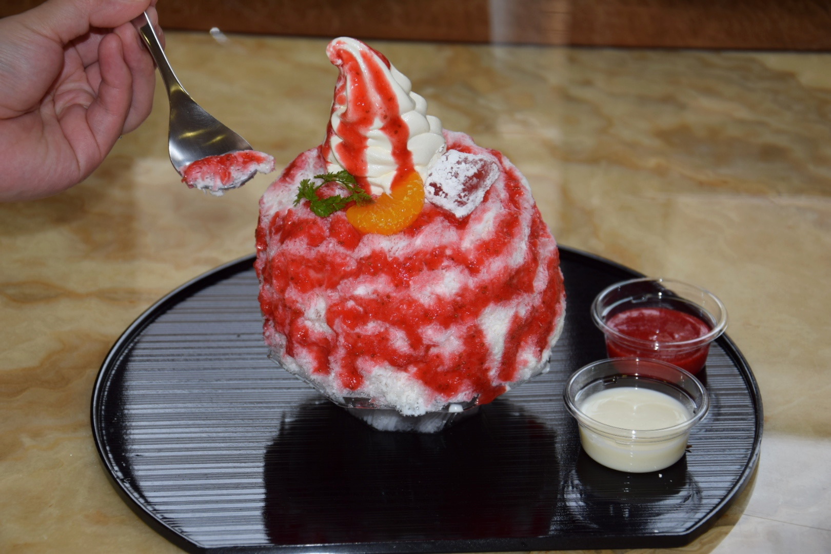 香雲堂本店八幡店_生いちごミルクデラックス