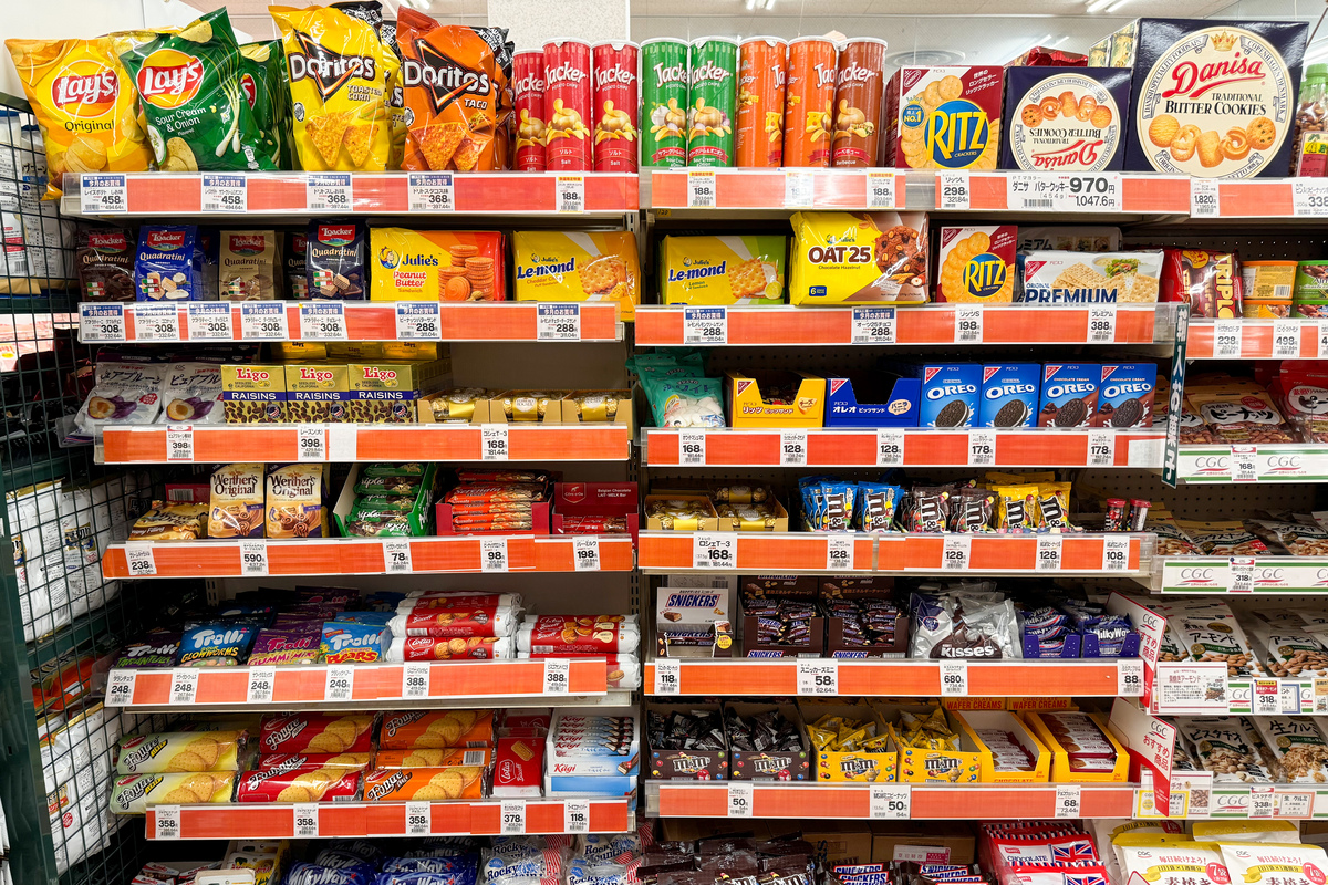 丸大の輸入お菓子コーナー