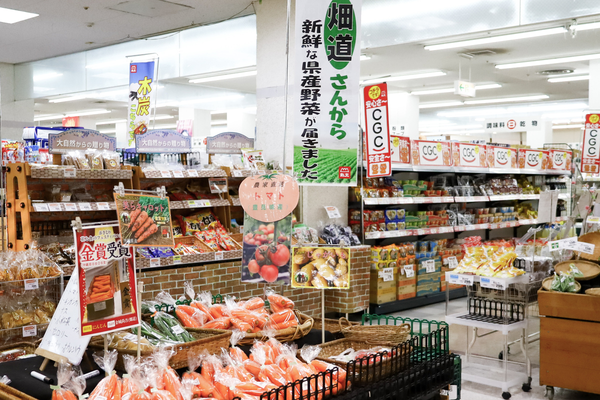 丸大の県産野菜コーナー