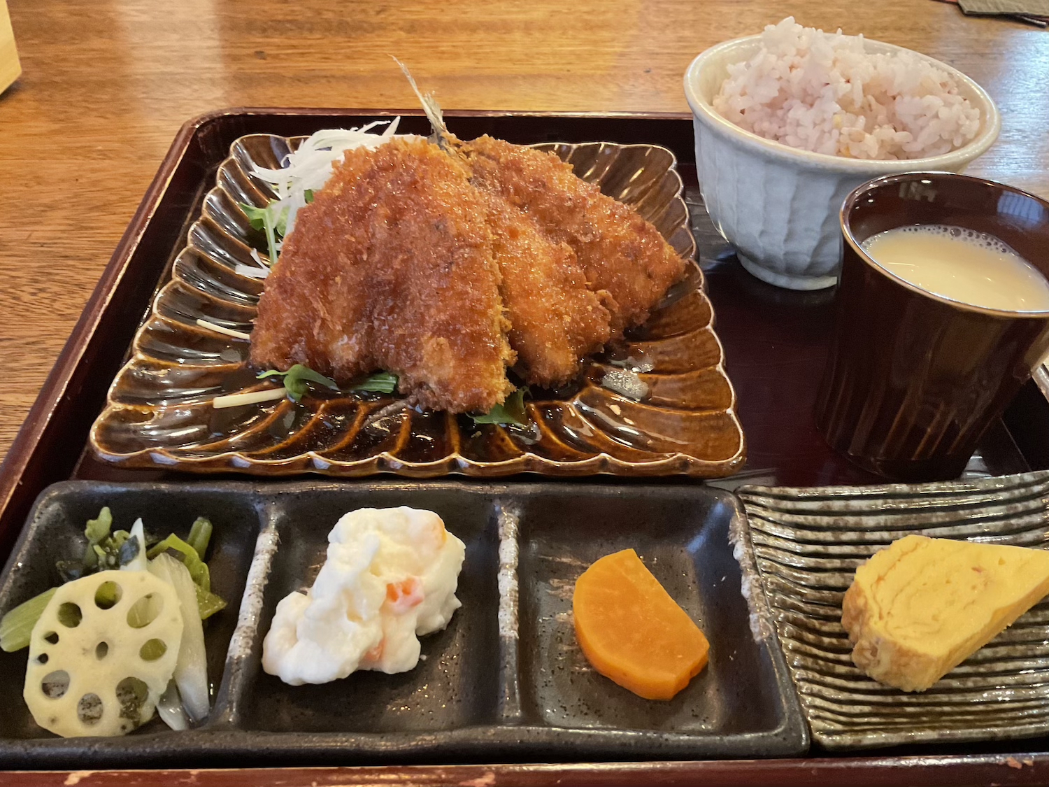 南伊東そのに　アジフライ定食
