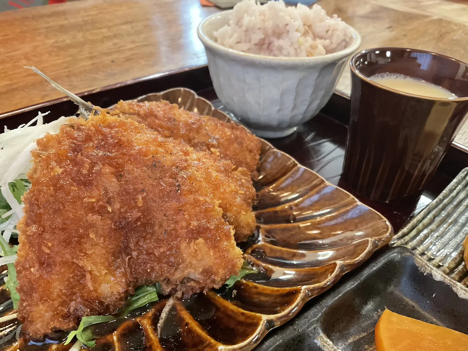 秘密はソース！伊東でアジフライが一番美味しく食べられる店「ごはん酒菜 そのに」