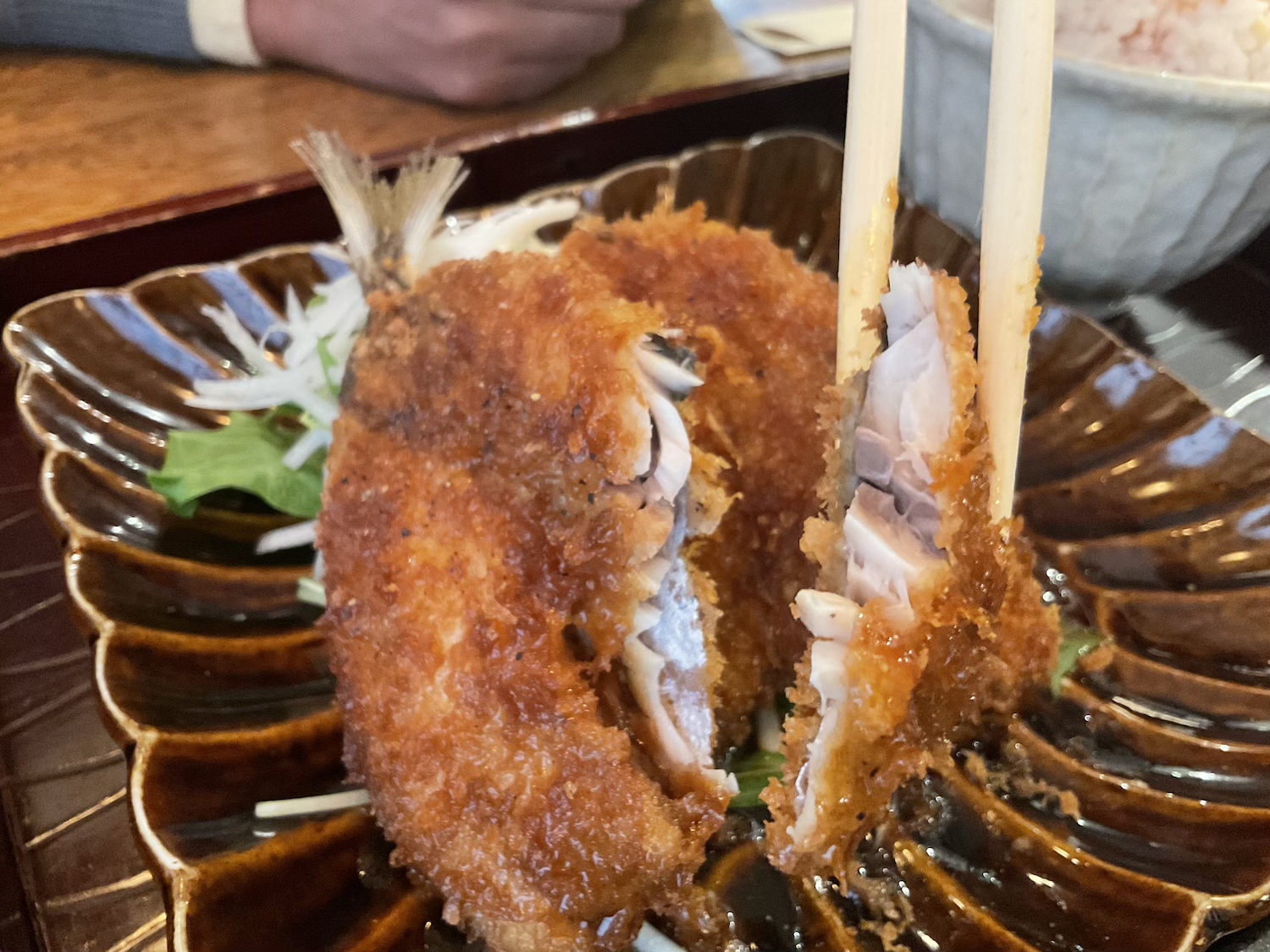 南伊東そのに　アジフライ割ったところ