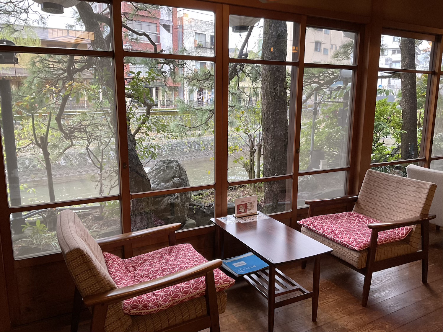 東海館喫茶室　ソファ席
