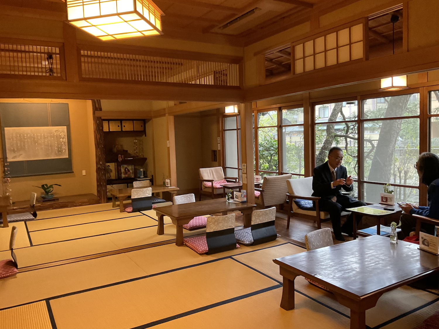 東海館喫茶室　観光協会の村田さん