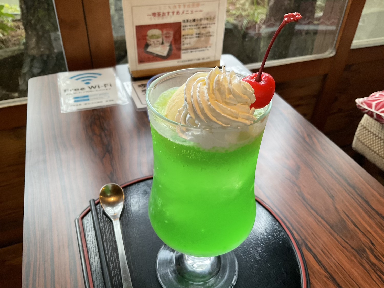 東海館喫茶室　クリームソーダ