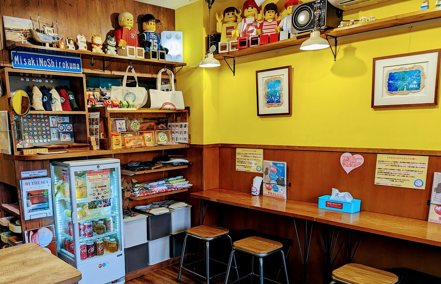 ミックスミサキのシロクマ　店内