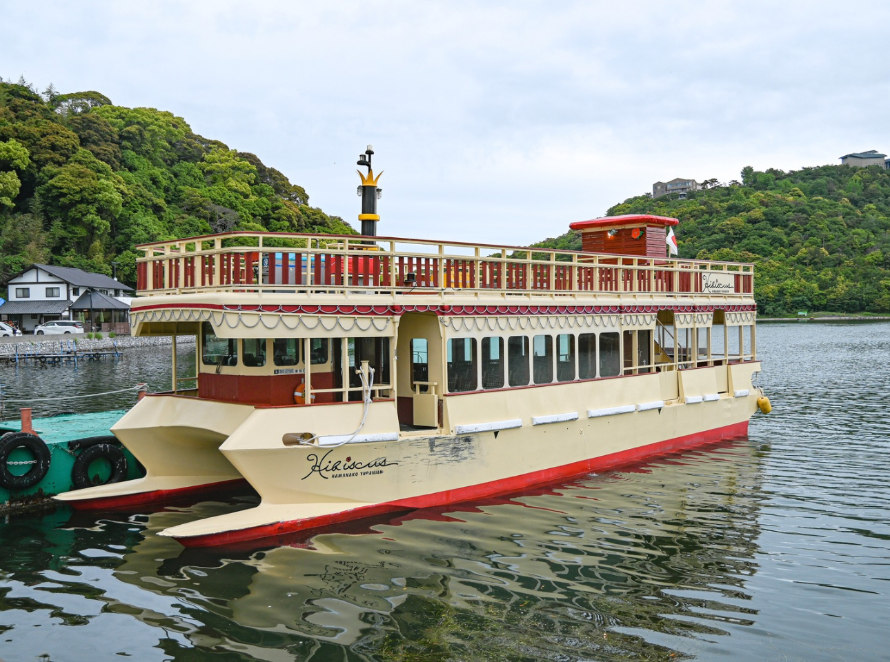 浜名湖遊覧船_双胴船ハイビスカス
