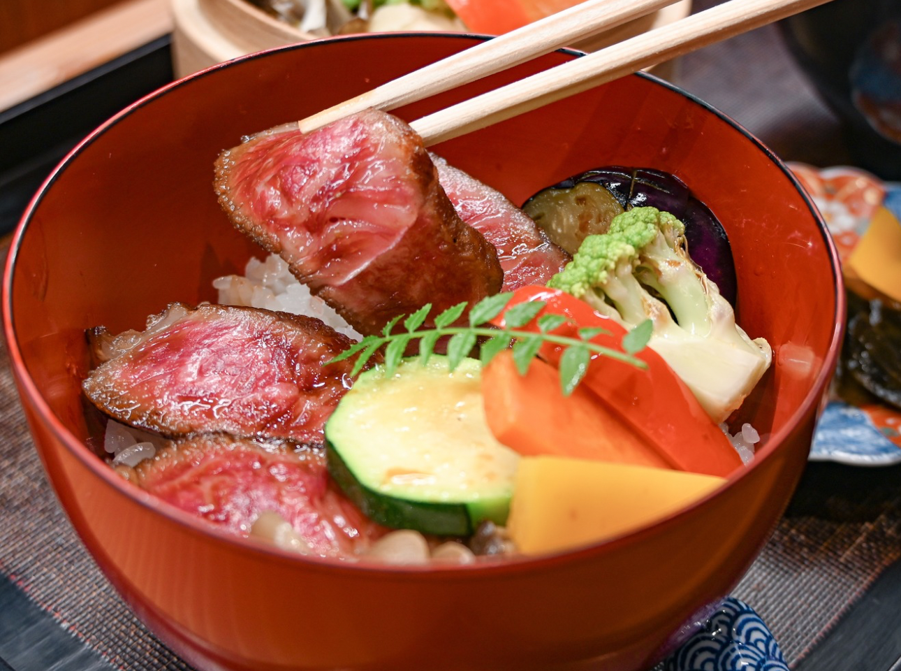ドッグルハウス_三ヶ日牛のステーキ丼