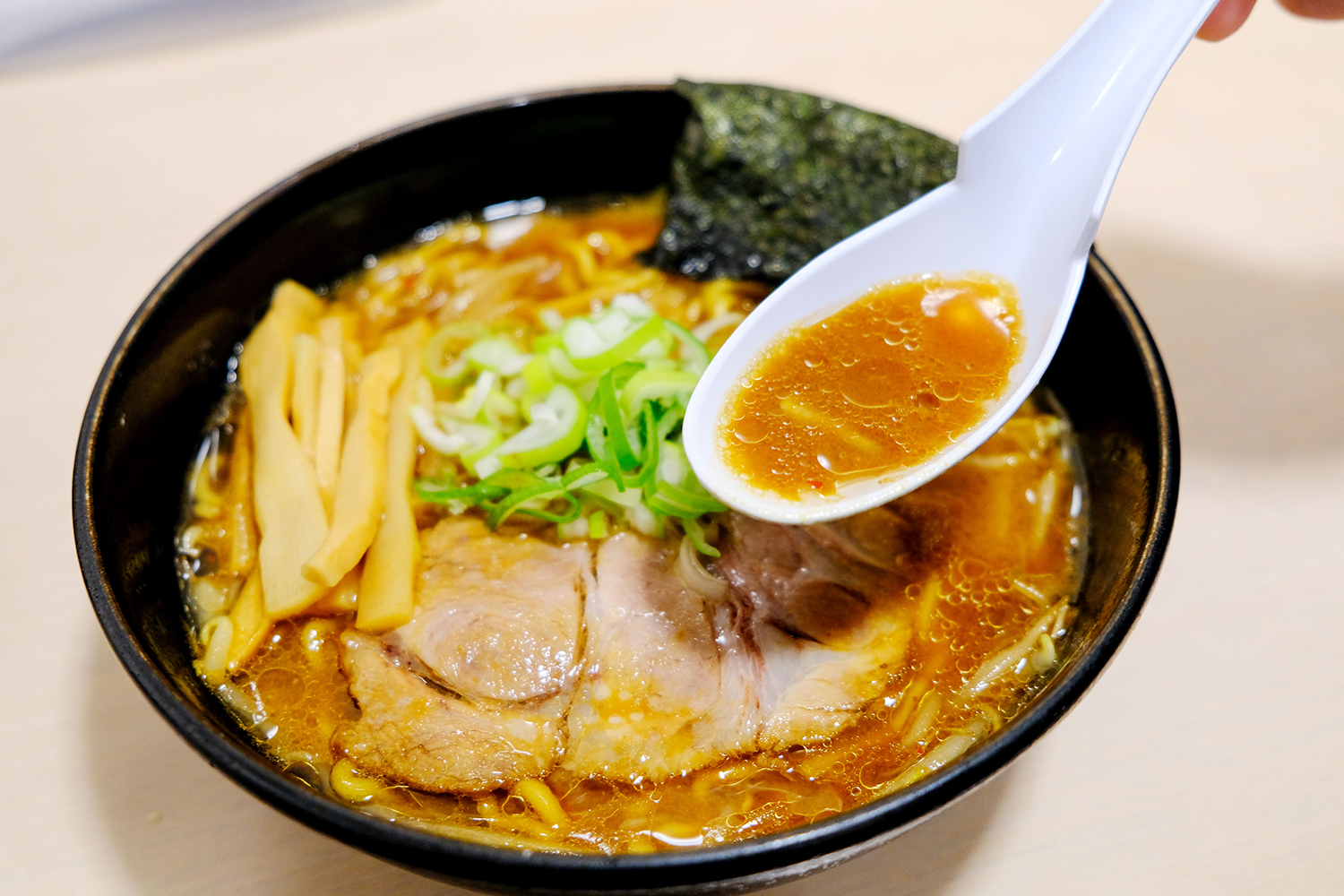 十勝ホエー豚丼セットのラーメン