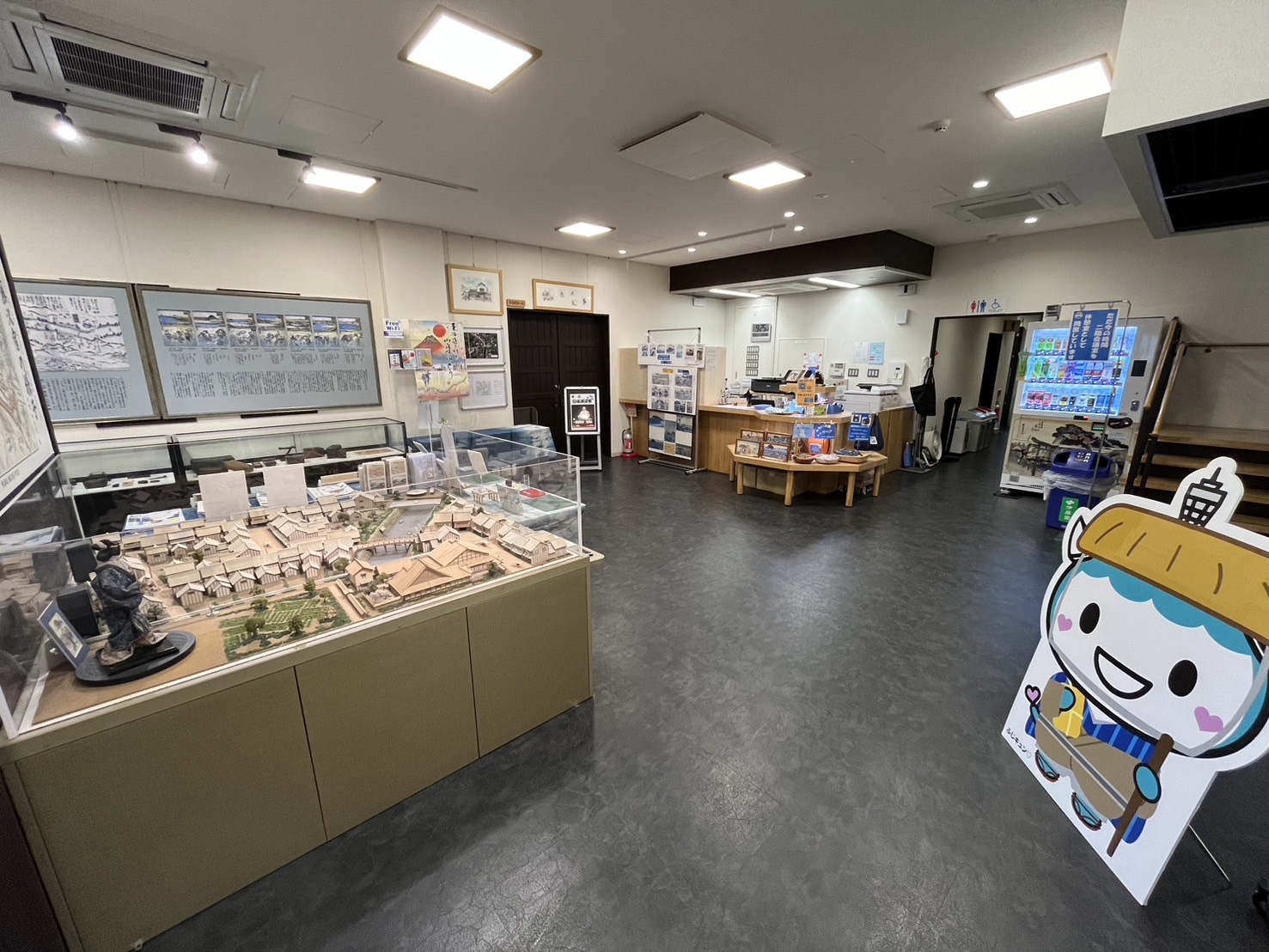 ふじさわ宿交流館の内観