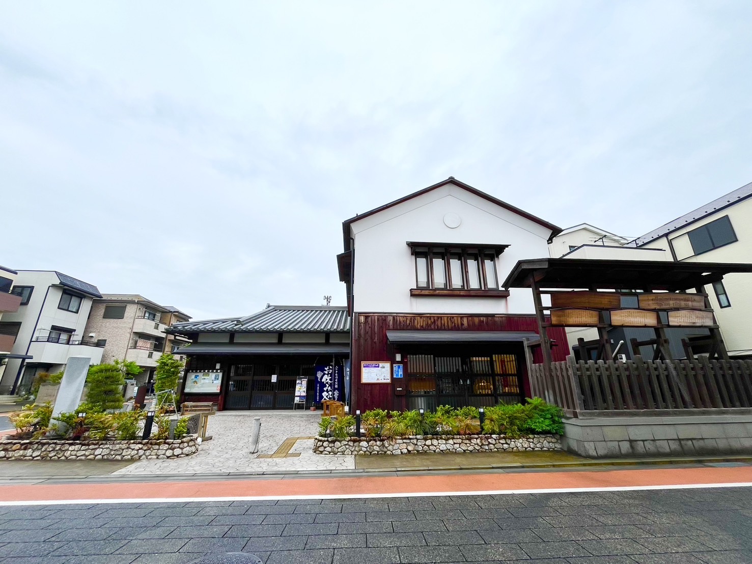 ふじさわ宿交流館の外観
