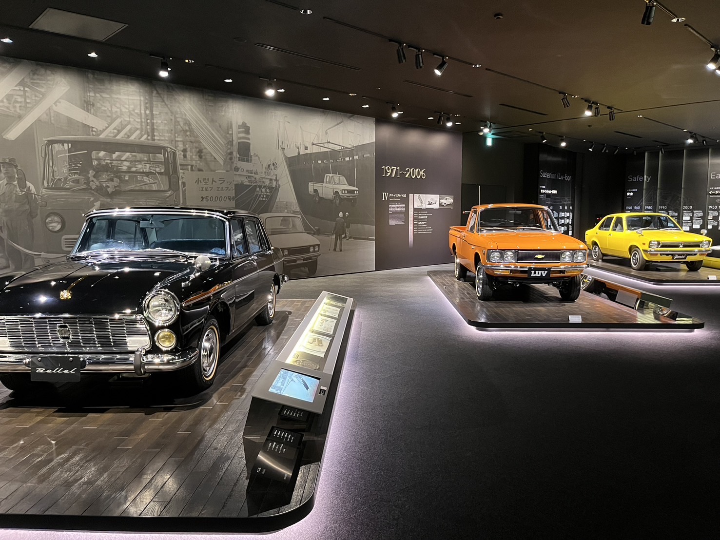 歴代の名車展示コーナー