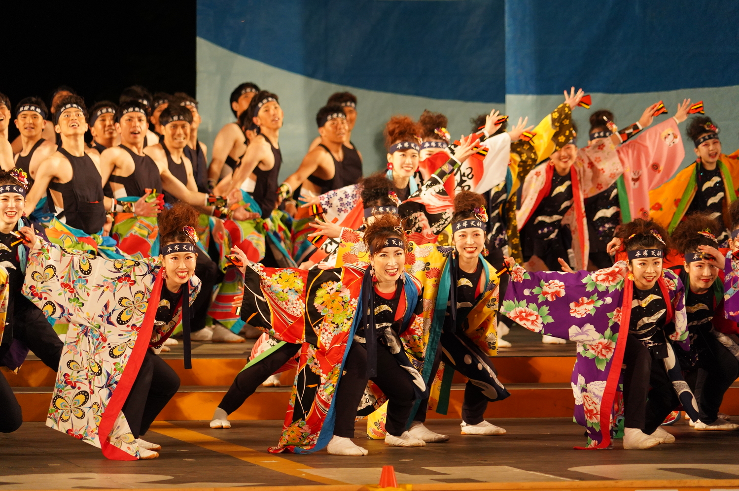 【北海道】YOSAKOIソーラン祭り！札幌の街で踊り子たちが華やかに躍動