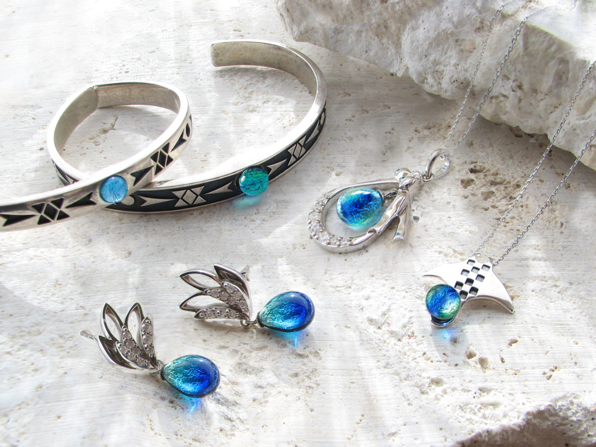 沖縄の海を持って帰ろう”をテーマに、沖縄各地の海色を再現したホタル