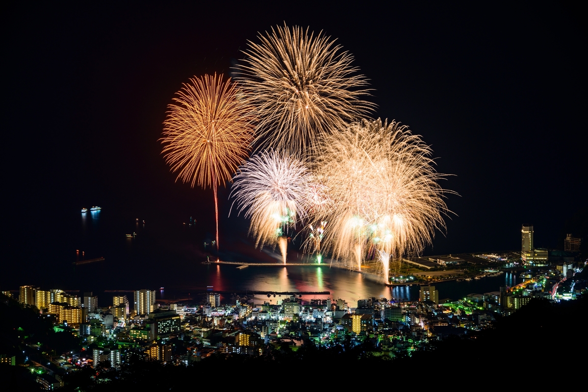 熱海海上花火大会を鑑賞するバスツアー