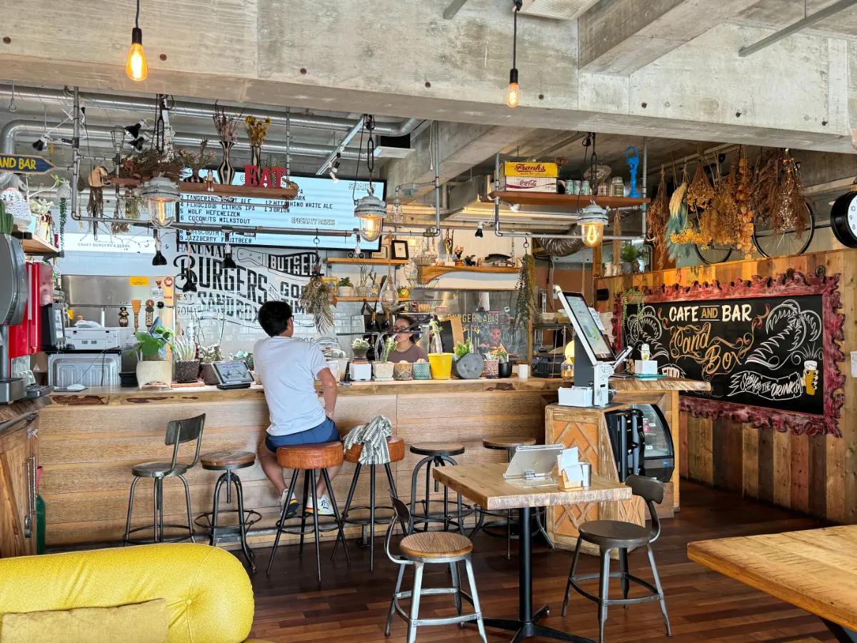 肉汁たっぷり！北谷町の「Sandbox Burgers」で絶品ハンバーガーを食べ