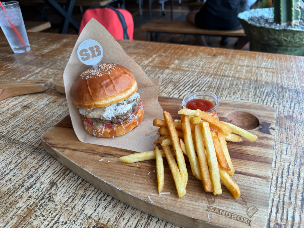 肉汁たっぷり！北谷町の「Sandbox Burgers」で絶品ハンバーガーを食べ