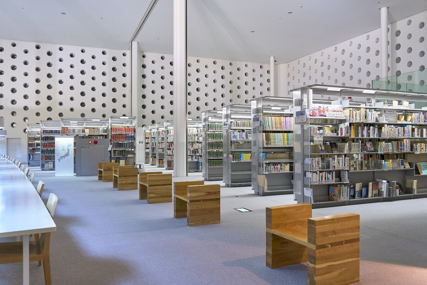 金沢海みらい図書館7